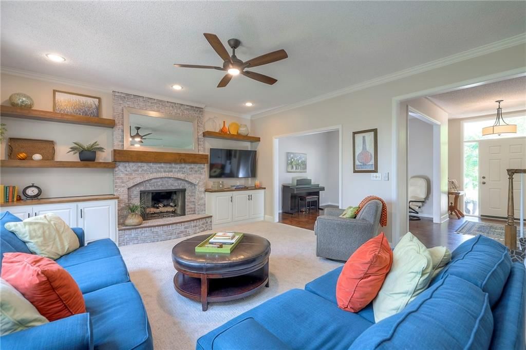 8355 Hallet Street — photo 10