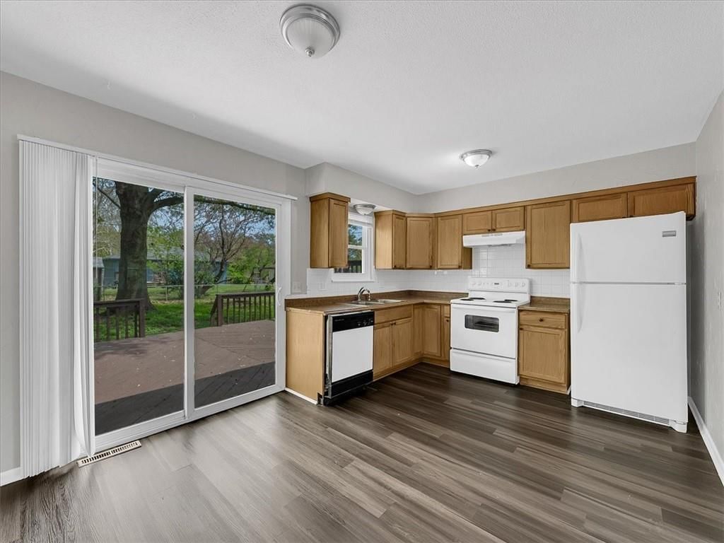 3911 Marshall Drive — photo 2
