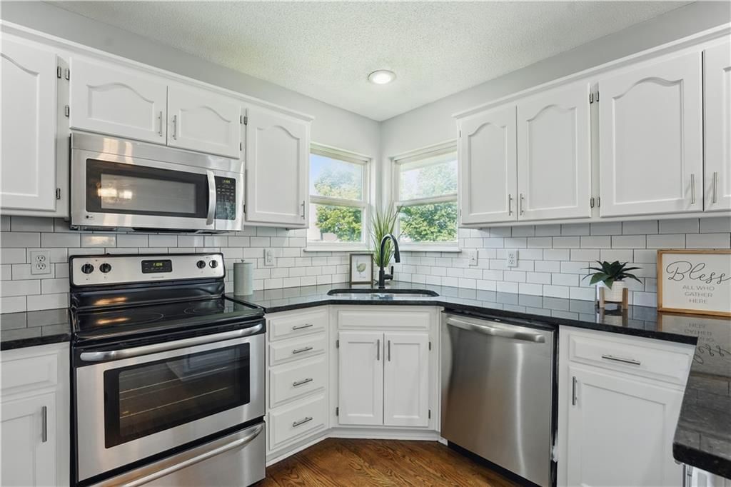 1300 SE Rosehill Drive — photo 9