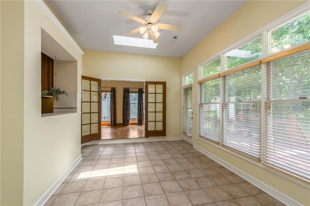 220 W Shawna Drive — photo 9