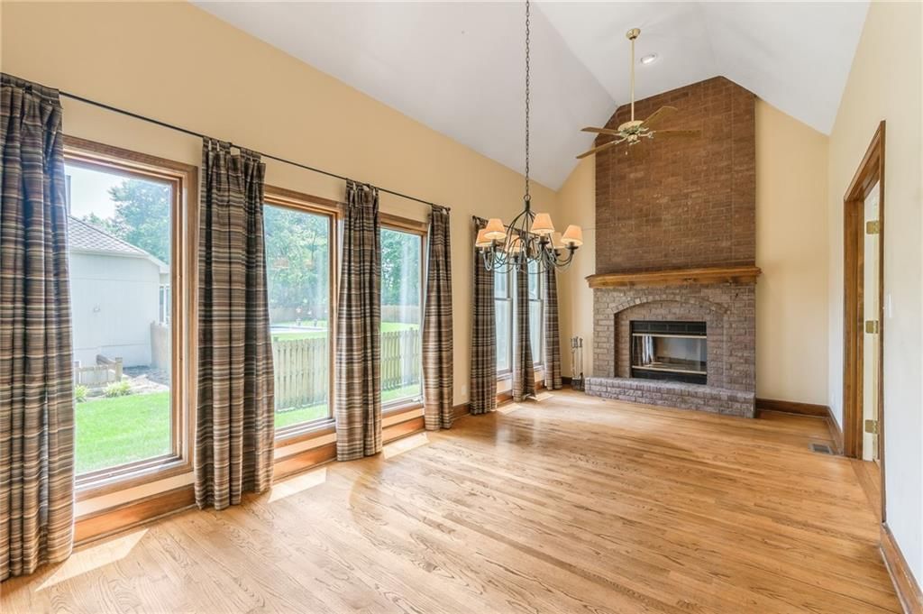 220 W Shawna Drive — photo 10
