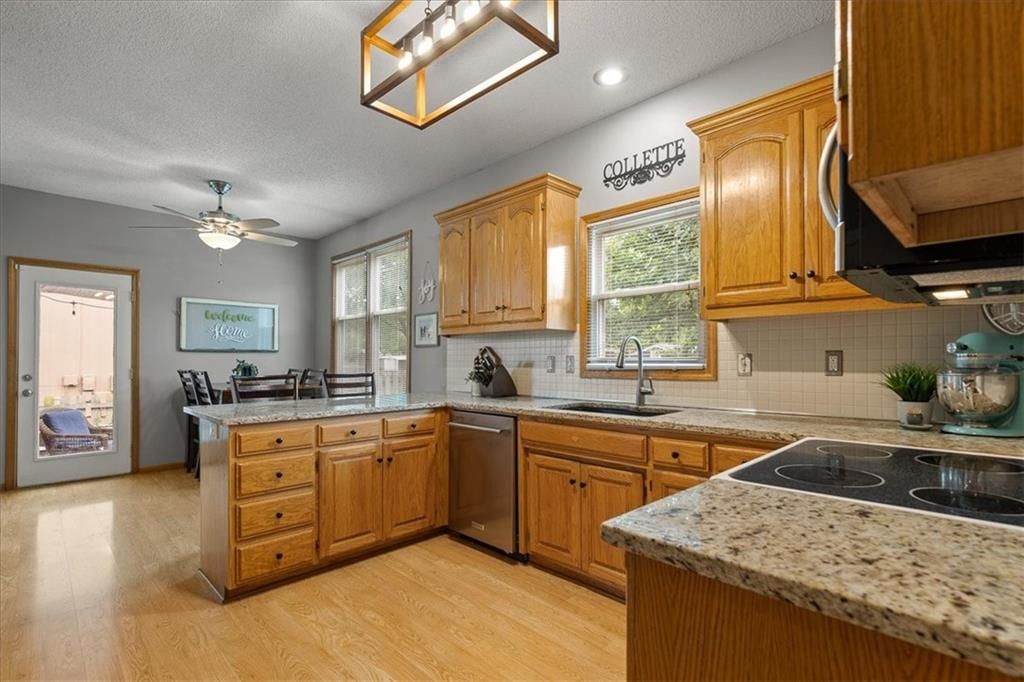 12470 S Acuff Court — photo 6