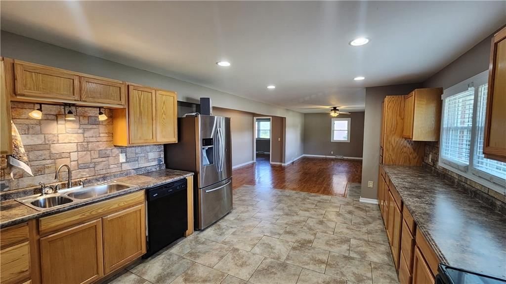 411 S Fulton Street — photo 26
