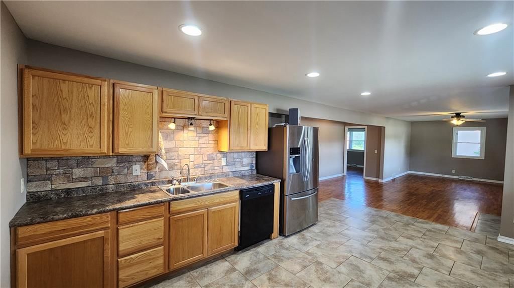 411 S Fulton Street — photo 27