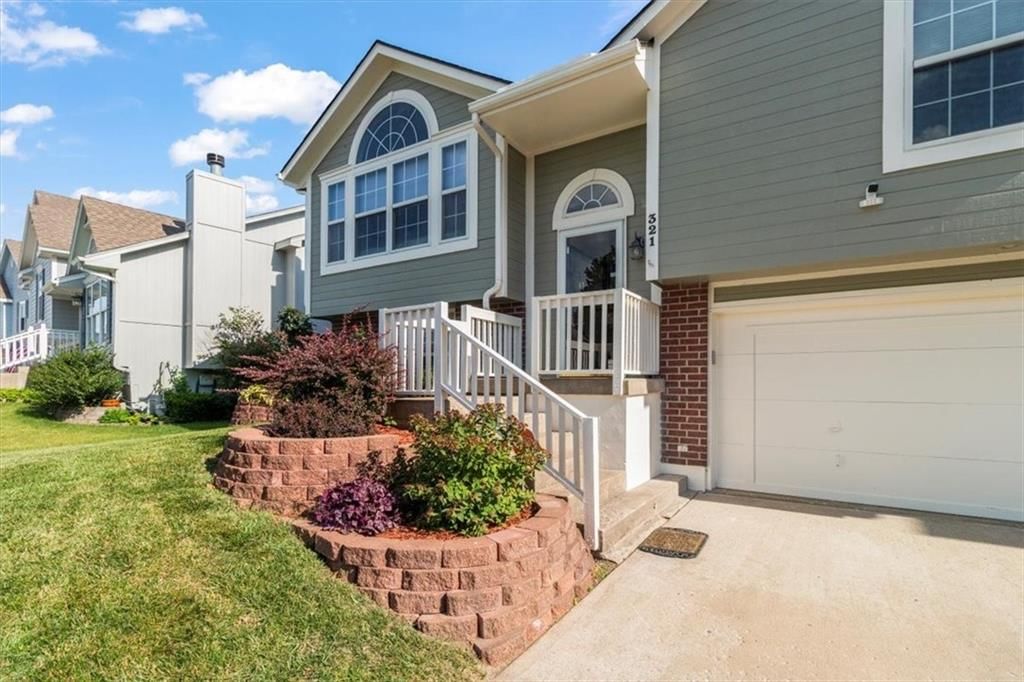 321 NE Woodbury Drive — photo 3