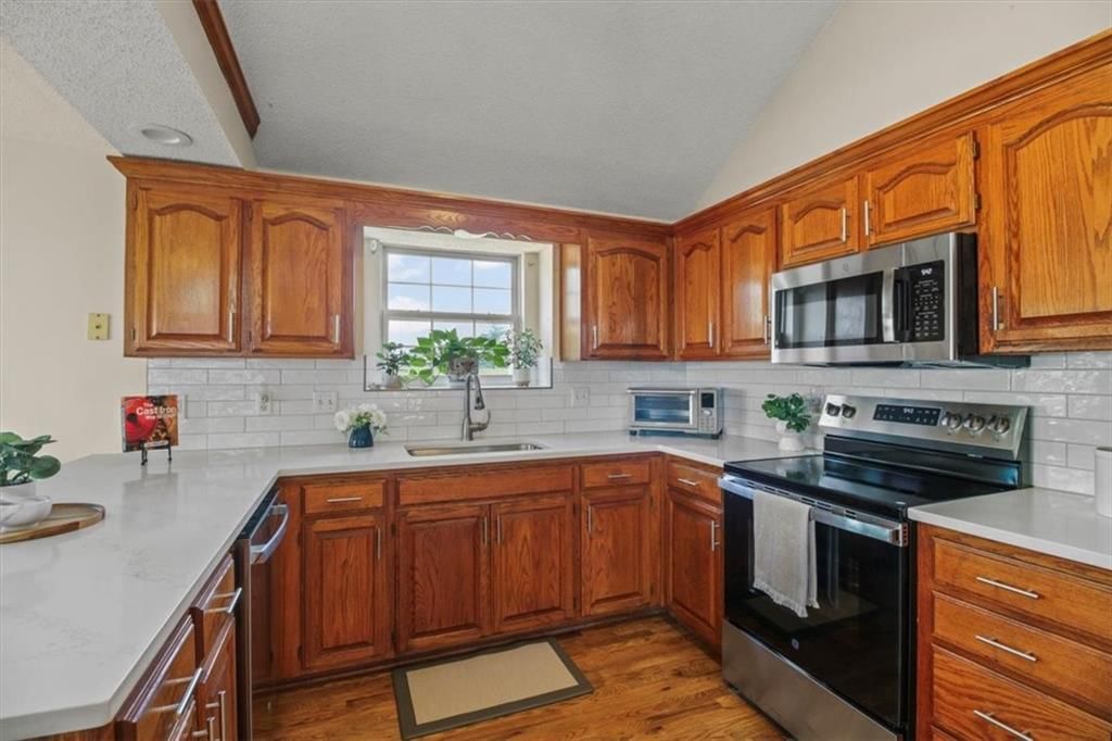 321 NE Woodbury Drive — photo 8