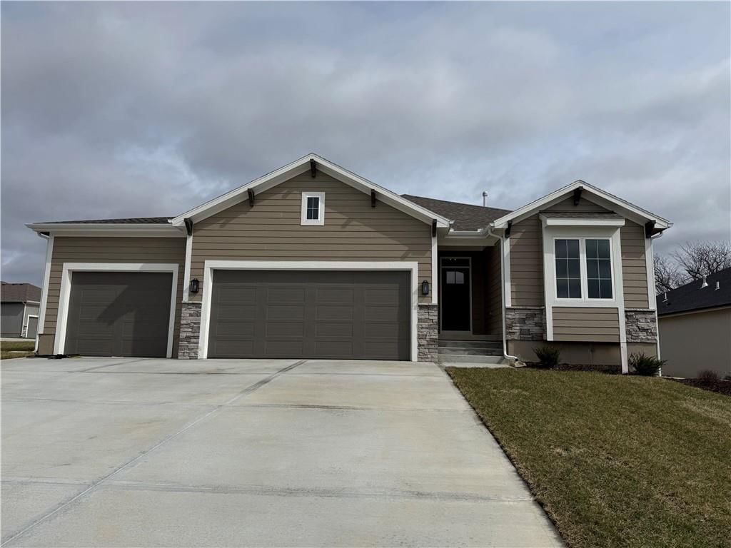 31501 W 86th Court, De Soto, KS