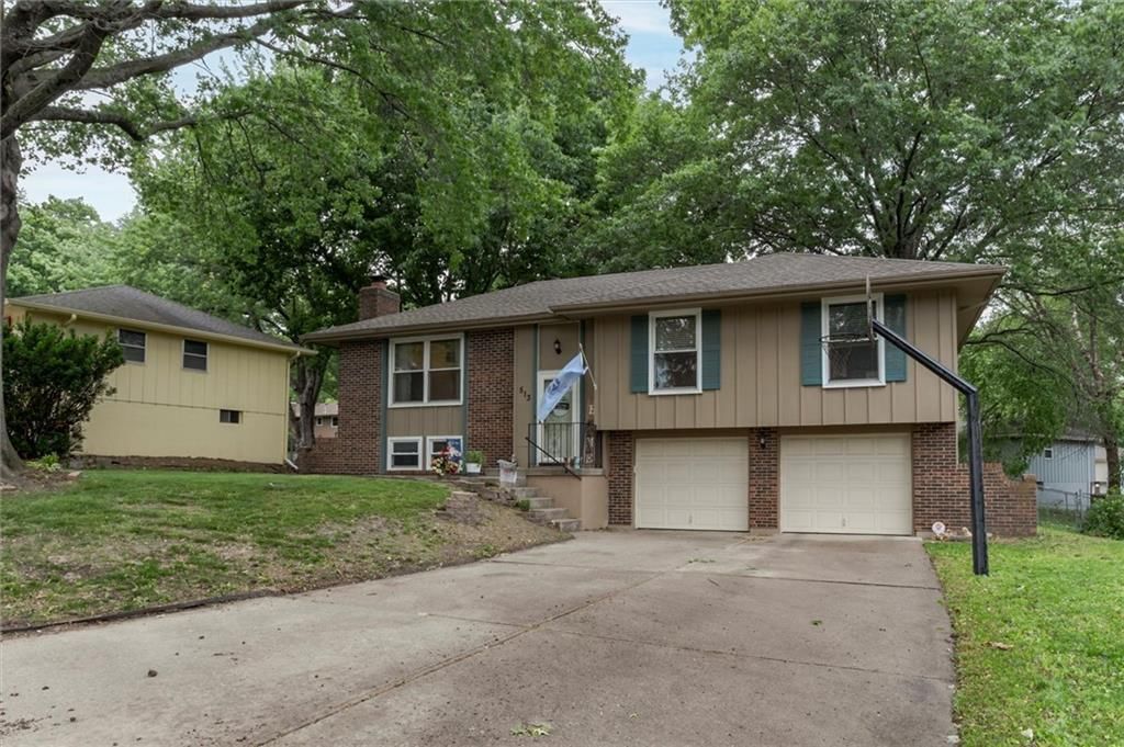 513 NE Grant Drive — photo 2