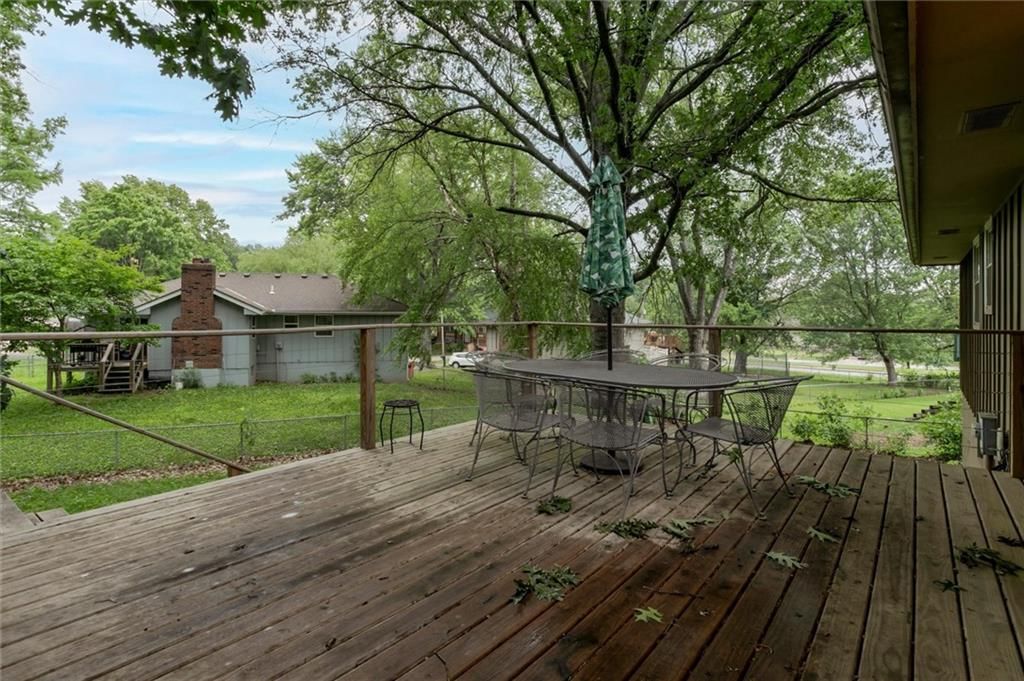 513 NE Grant Drive — photo 23