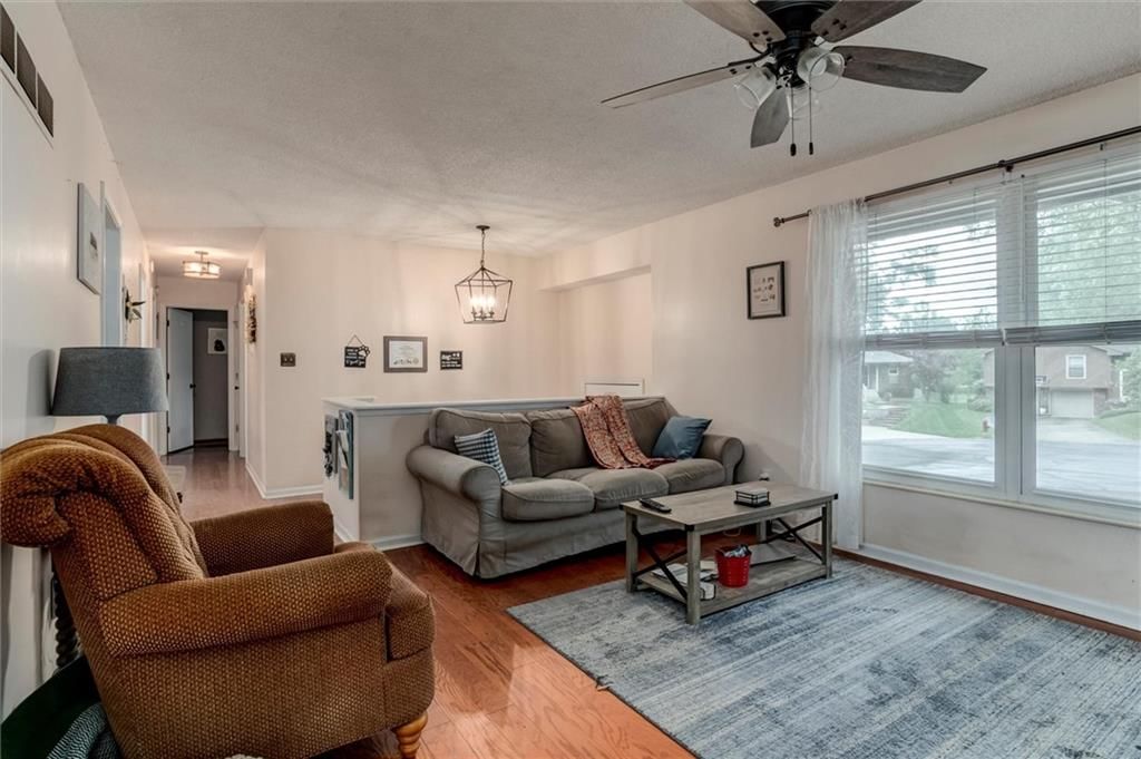 513 NE Grant Drive — photo 6