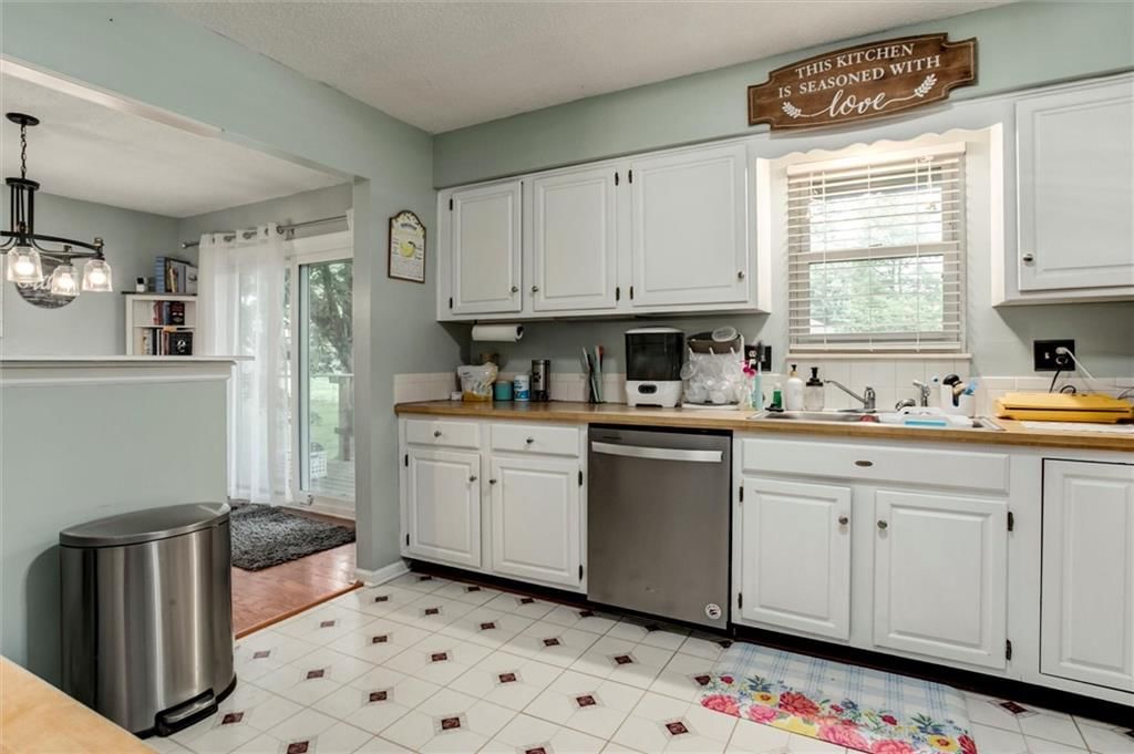 513 NE Grant Drive — photo 10
