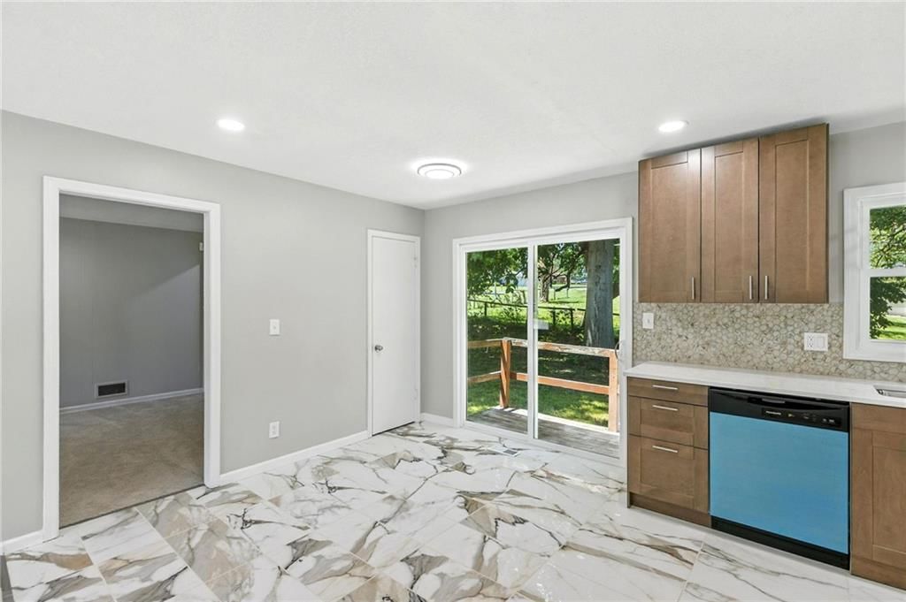 9832 Potter Circle — photo 12