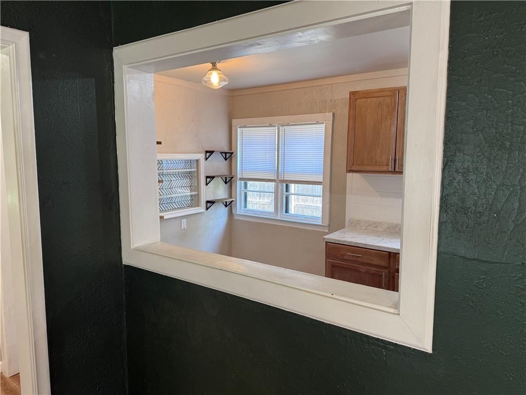 612 W Walnut Street — photo 3
