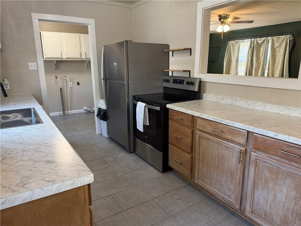 612 W Walnut Street — photo 6