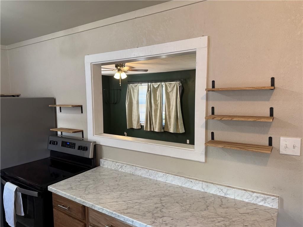 612 W Walnut Street — photo 7