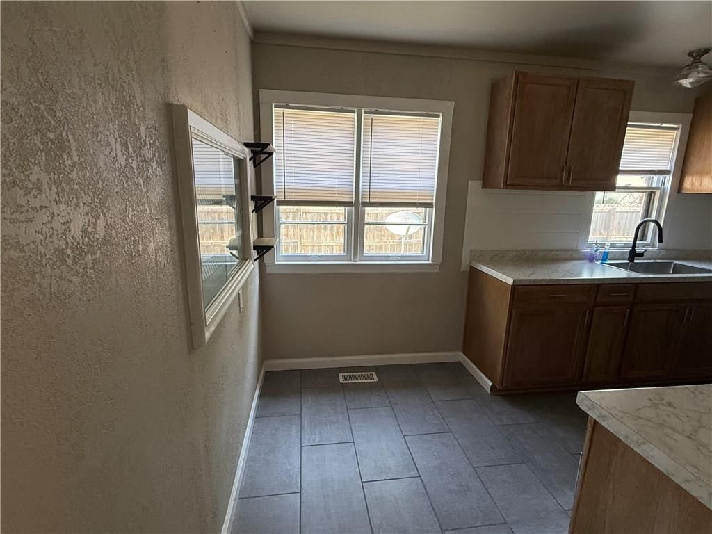 612 W Walnut Street — photo 10
