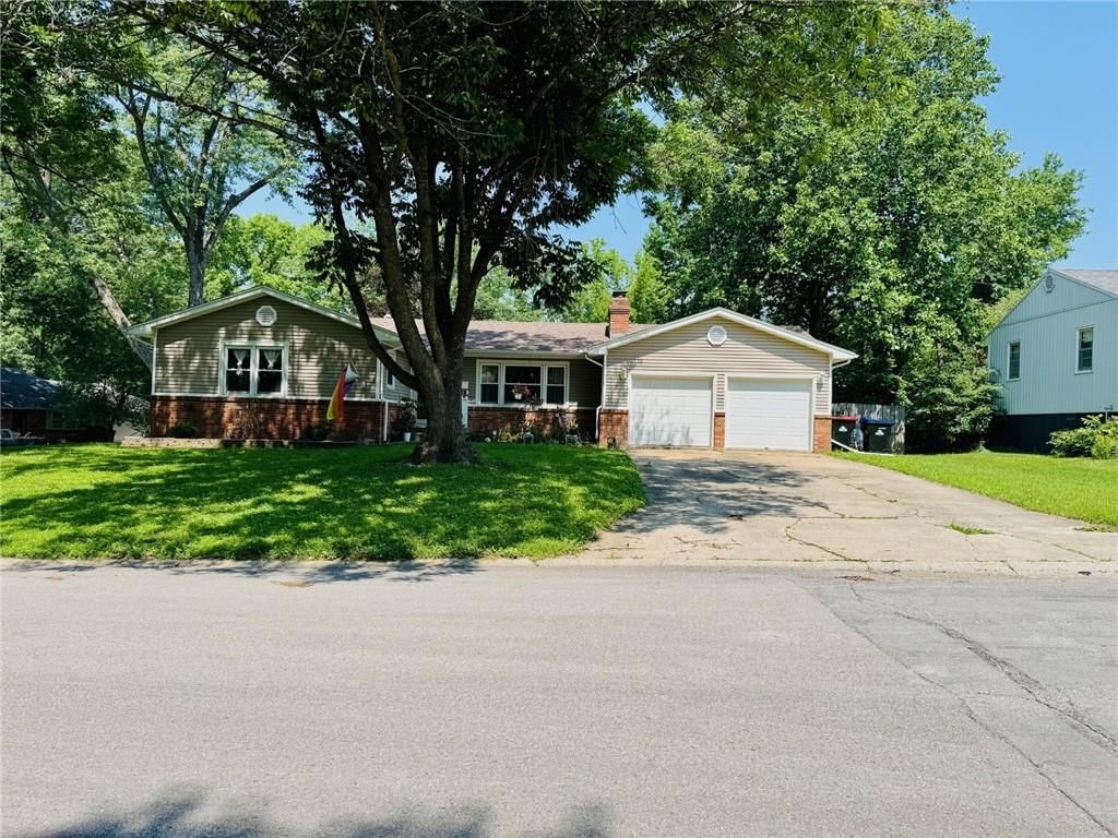 325 Hillcrest Drive — photo 12