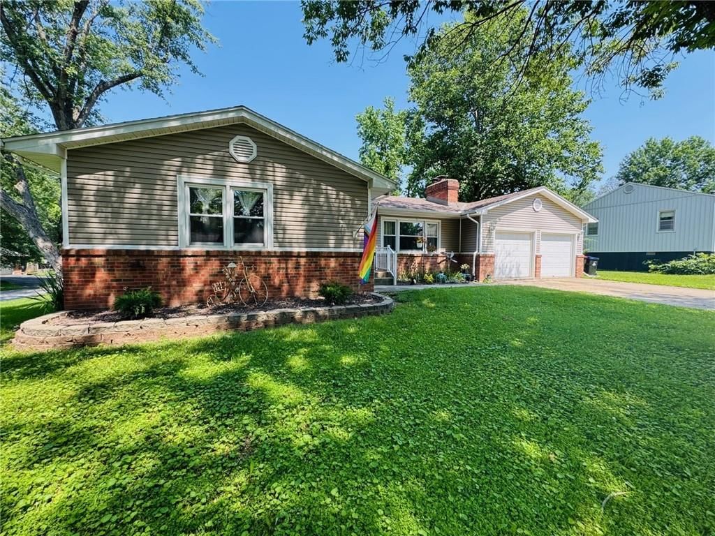 325 Hillcrest Drive — photo 3
