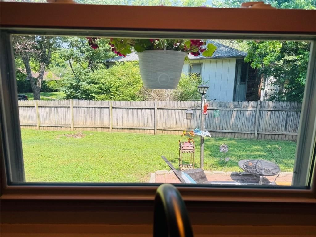 325 Hillcrest Drive — photo 23