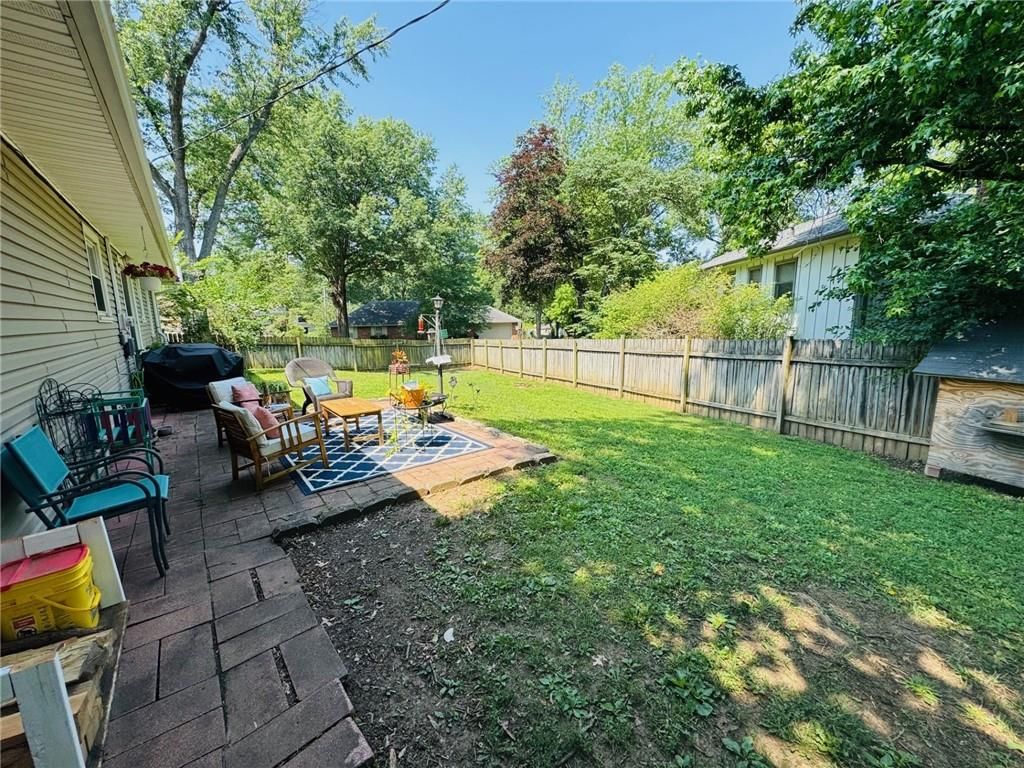 325 Hillcrest Drive — photo 5
