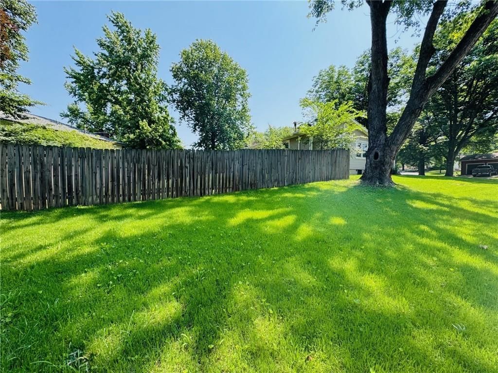 325 Hillcrest Drive — photo 10