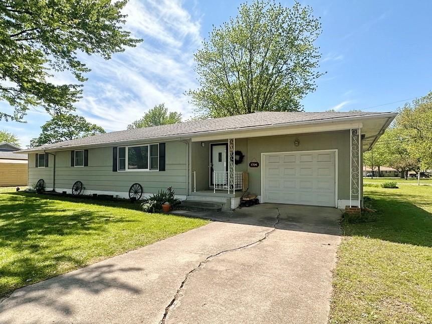 1704 Witt Drive — photo 2