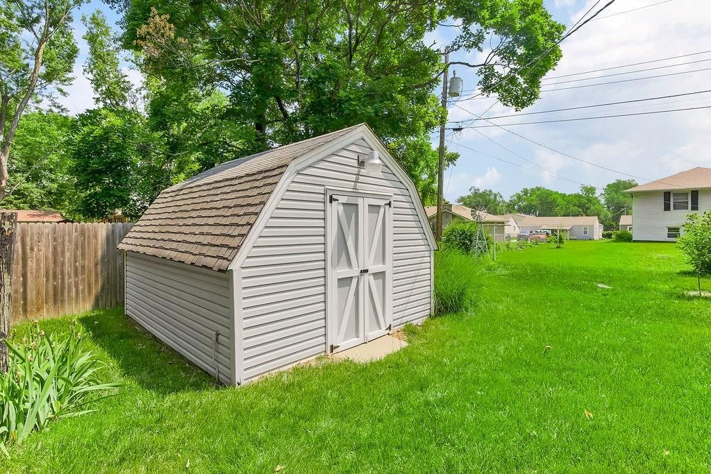 329 Hazel Street — photo 29