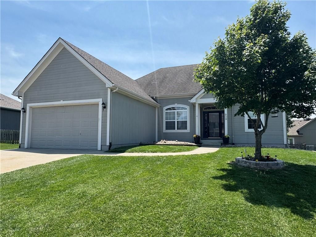 909 W 8th Avenue, Kearney, MO