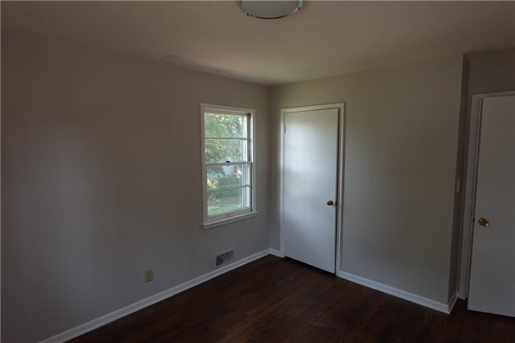 8251 N Broadway Street — photo 12