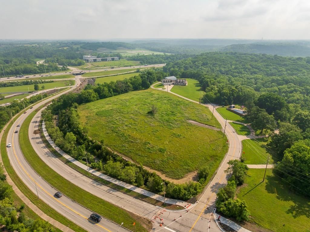 10401 View High Drive, Kansas City, MO