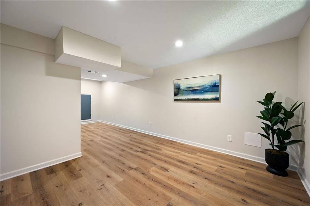 4311 N Bellaire Avenue — photo 22