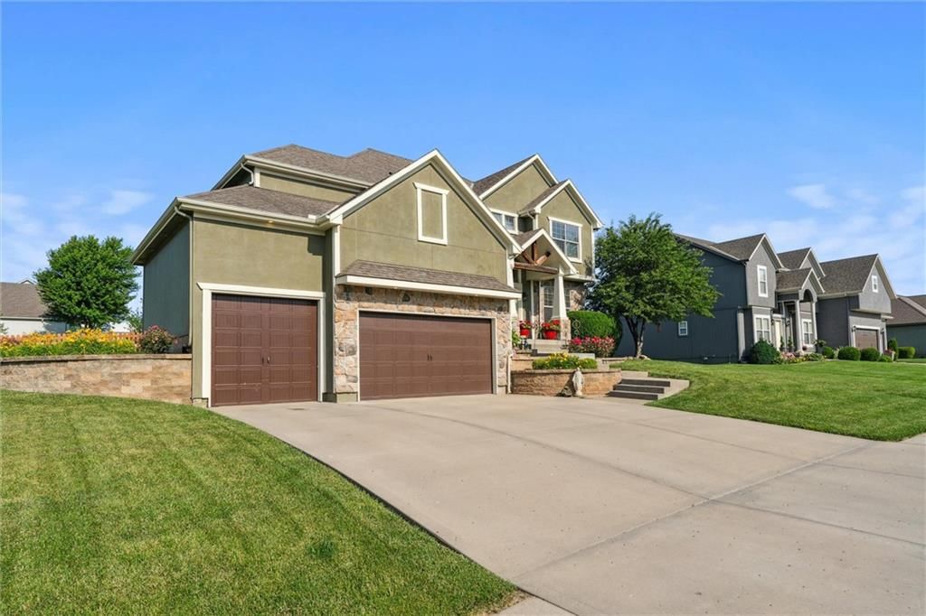 936 SW Raintree Drive — photo 2