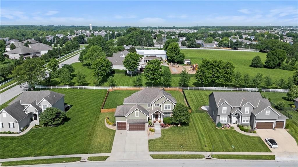 936 SW Raintree Drive — photo 38