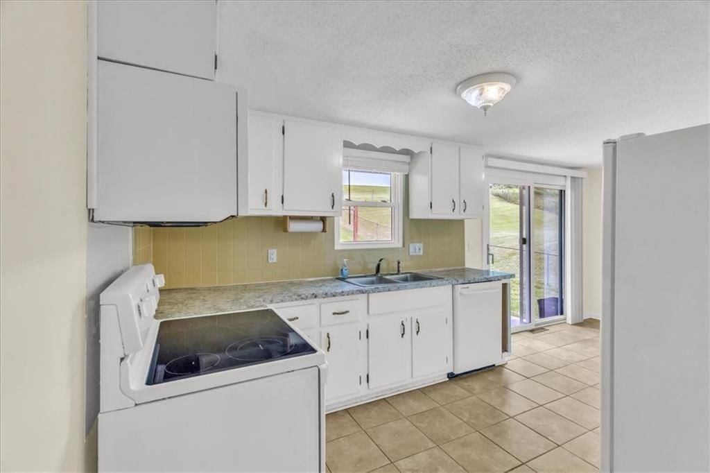 4029 N Spruce Avenue — photo 10