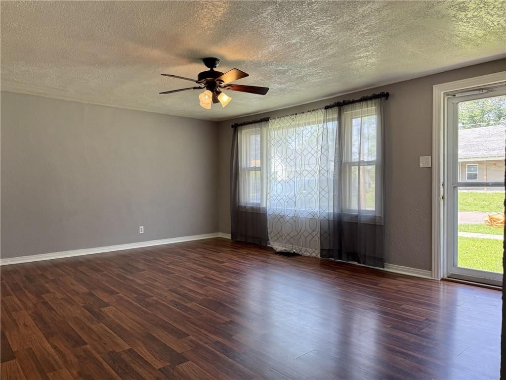 1514 Bryan Street — photo 2