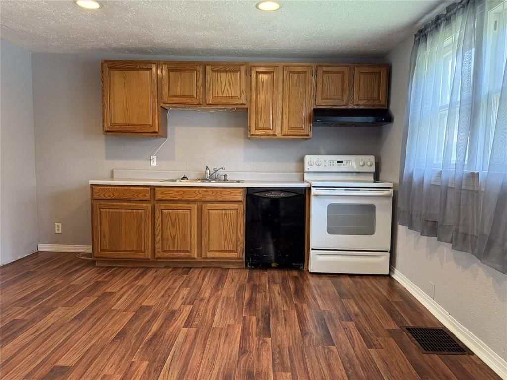 1514 Bryan Street — photo 5