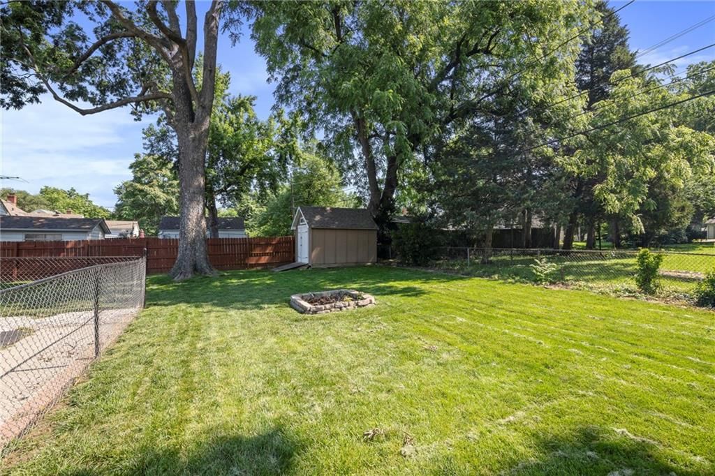 8209 Madison Avenue — photo 28