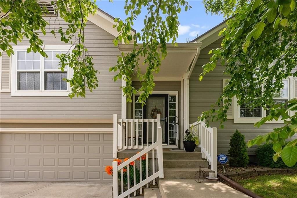 1017 Hampton Drive — photo 2