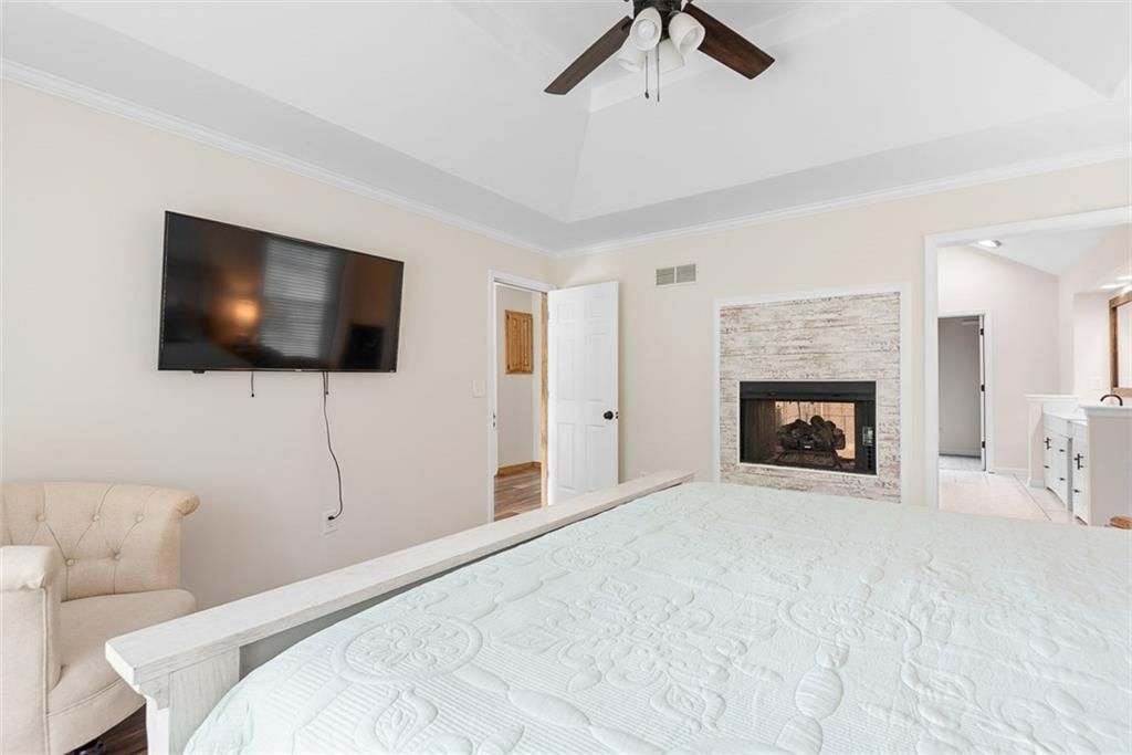 2433 Post Oak Road — photo 12