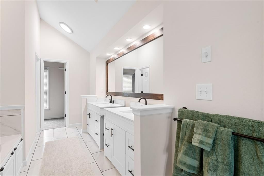 2433 Post Oak Road — photo 13