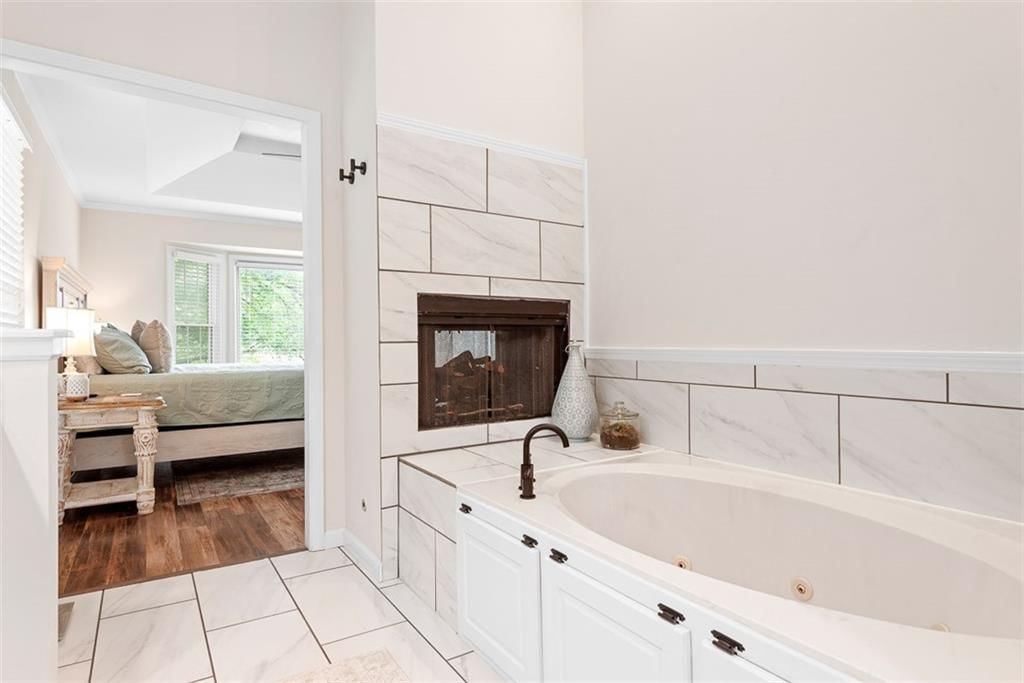 2433 Post Oak Road — photo 14