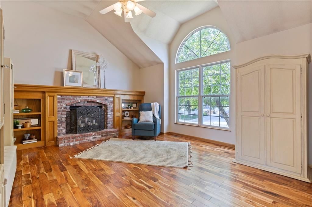 18719 W 163rd Terrace — photo 3