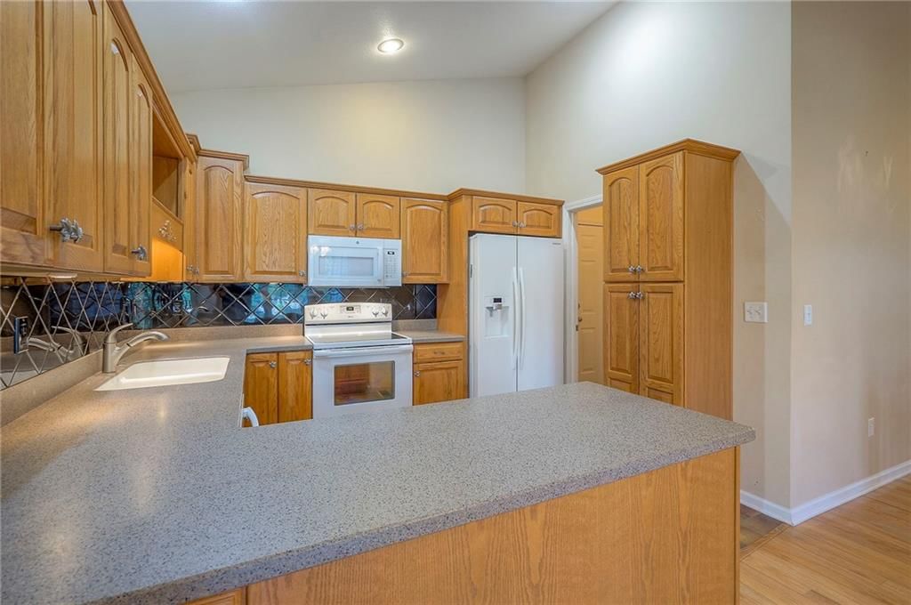 15730 S Brentwood Street — photo 8