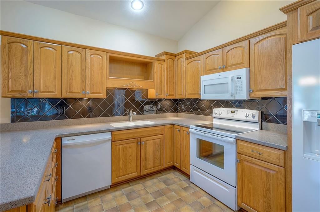 15730 S Brentwood Street — photo 9