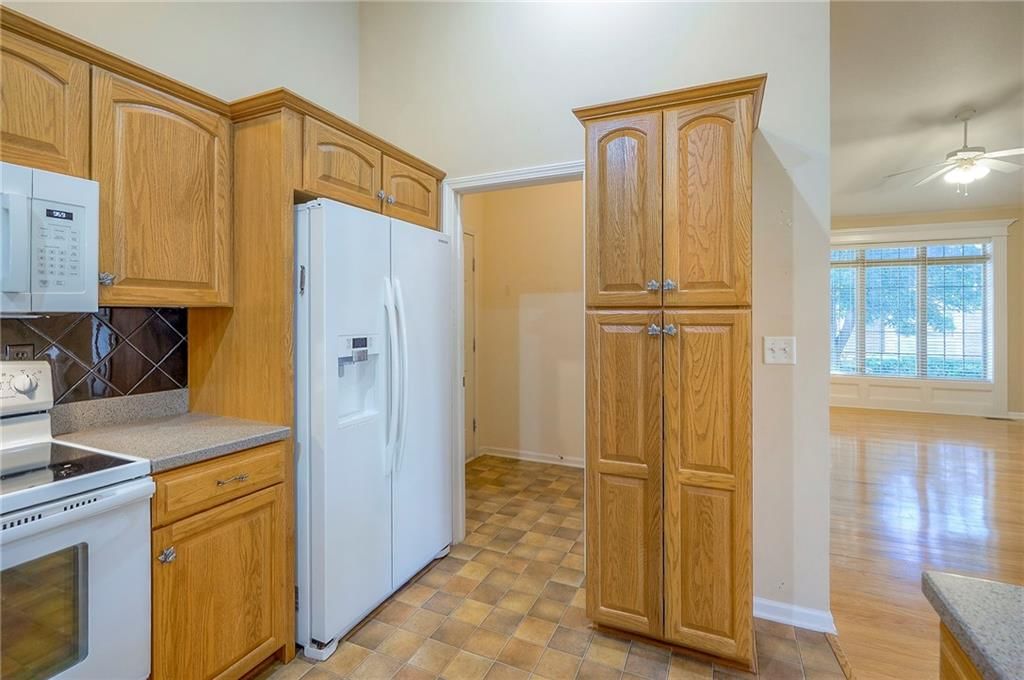 15730 S Brentwood Street — photo 10
