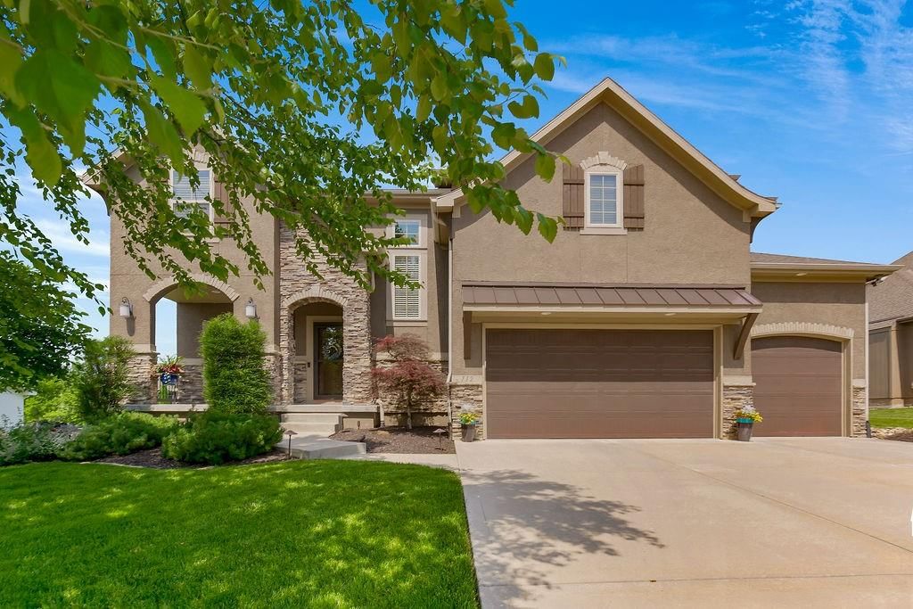 112 NW Whitman Drive, Lee's Summit, MO