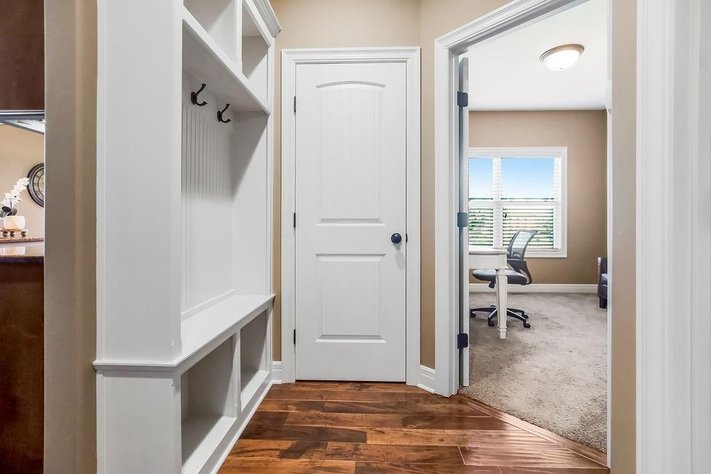 112 NW Whitman Drive — photo 12