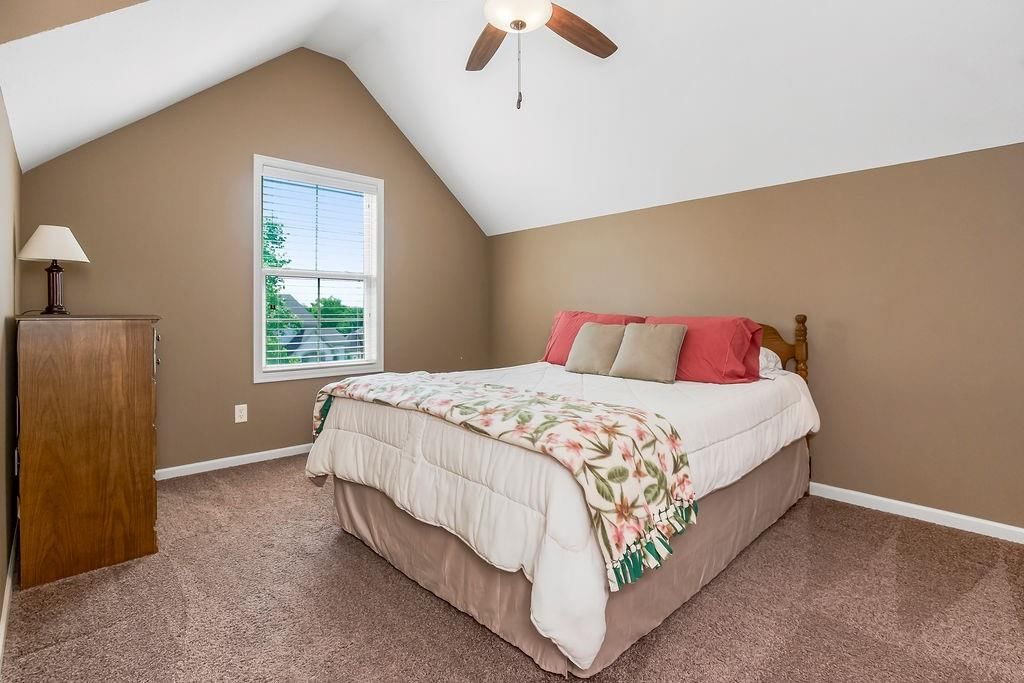 112 NW Whitman Drive — photo 24