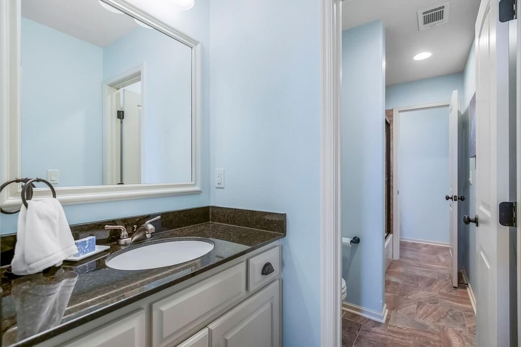 112 NW Whitman Drive — photo 27