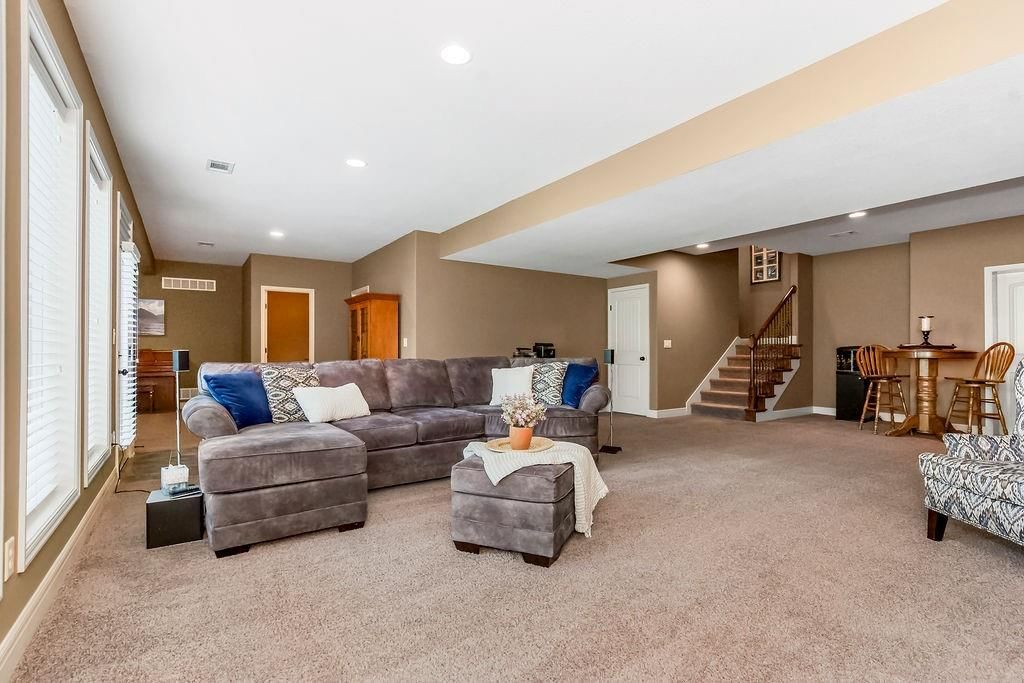 112 NW Whitman Drive — photo 30